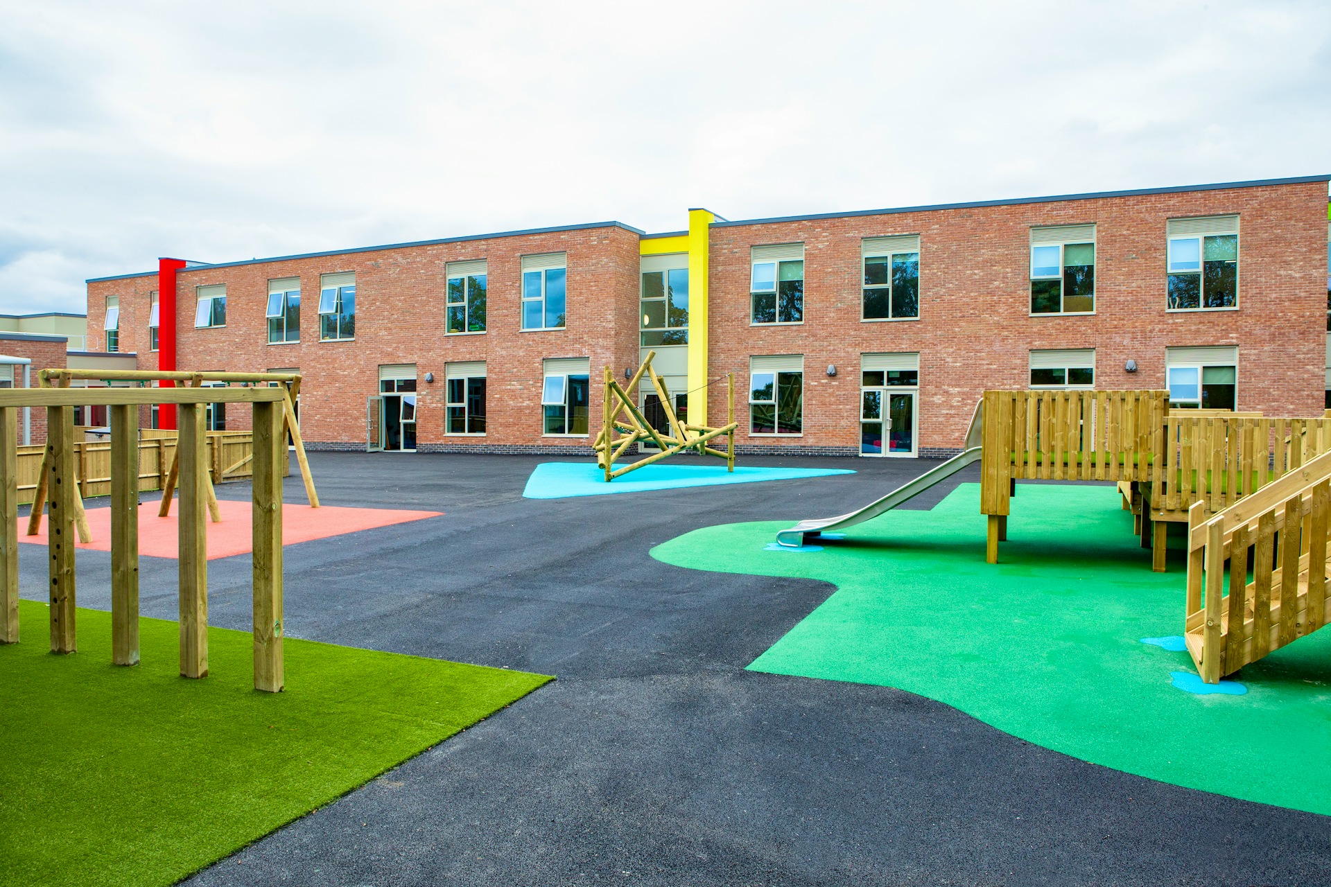 Photo of Newark Orchard School showing the playground